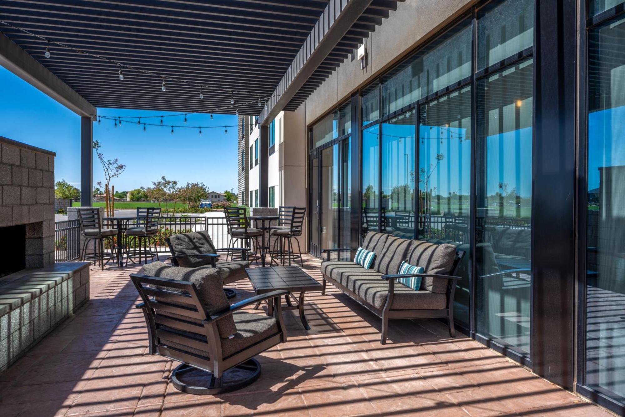 Holiday Inn Express & Suites - Gilbert - Mesa Gateway Airport Экстерьер фото