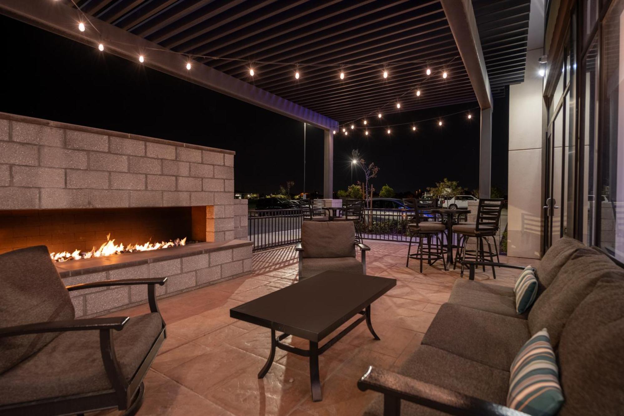 Holiday Inn Express & Suites - Gilbert - Mesa Gateway Airport Экстерьер фото
